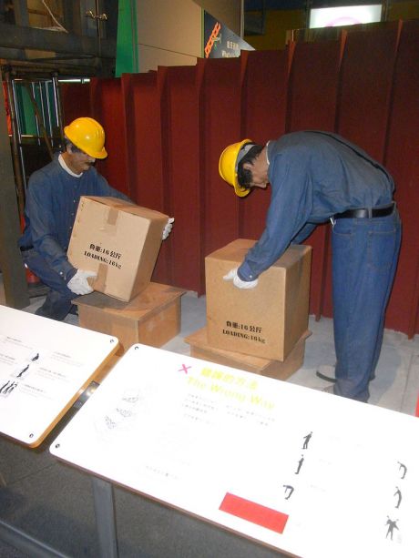 768px-HK_TST_East_Science_Museum_職業安全健康局_OSHC_Jack_figure_Occupational_Safety_&_Health_Council_workplace_Porters_labour_at_work_Jan-2012
